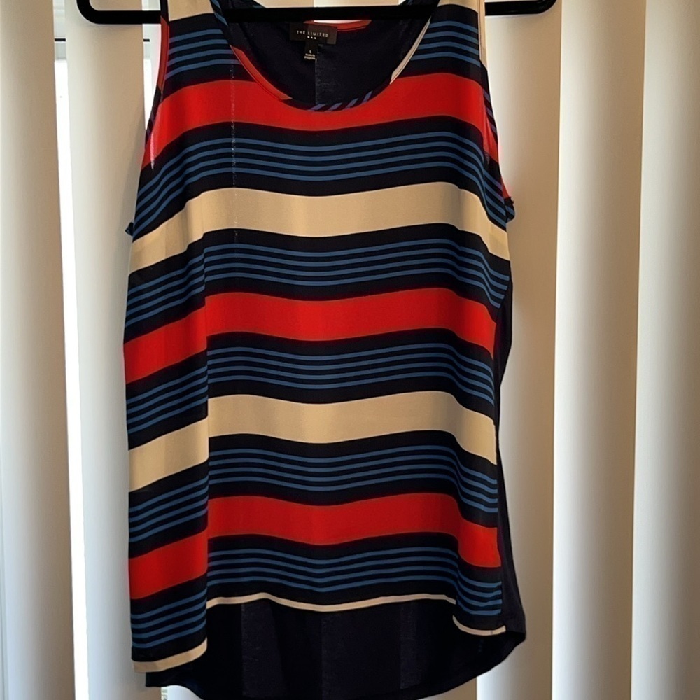 The limited - lightweight tank top - size large​ - Picture 4 of 9